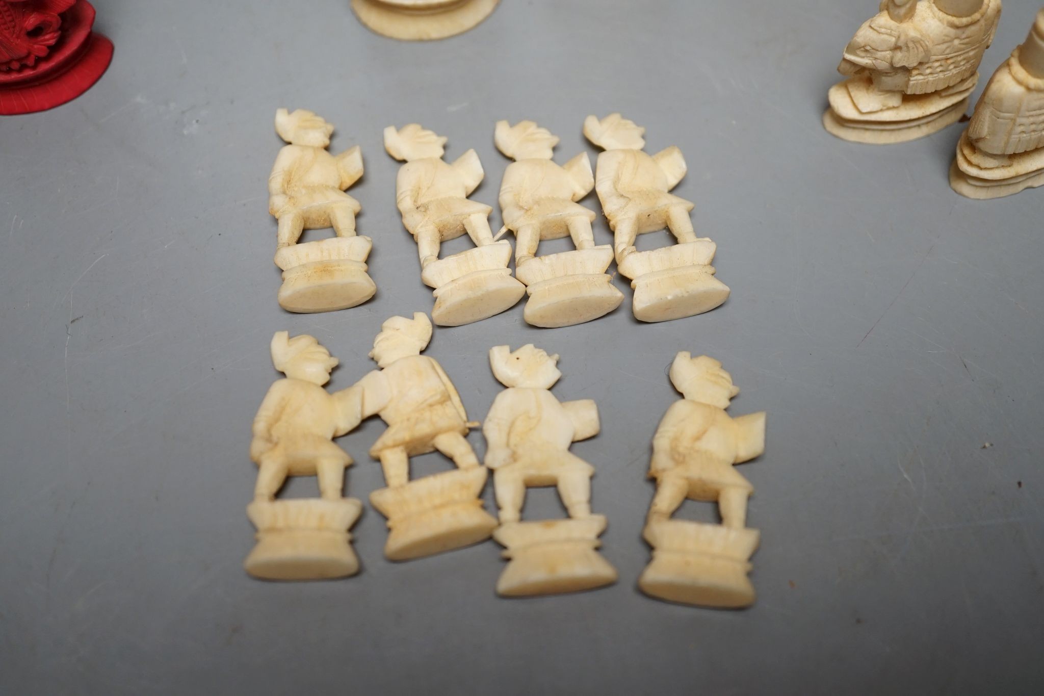A Chinese bone chess set, Kings 9cm